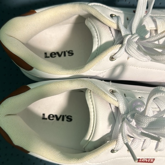Levis man sneakers very good condition size 9 - Picture 5 of 6